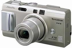 Широкоформатный цифровой фотоаппарат FujiFilm FinePix F710. Фото с сайта 3dnews.ru.